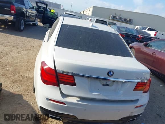 ✅ 2014 BMW 7 Series ALPINA B7 • VIN: WBAYE8C53ED136145 • Lot: 42057674. Wystawiony na IAAI z przebiegiem 108 752 mil. Bezpłatny archiwum sprzedaży aukcyjnych z USA i szczegółowy raport historii pojazdu na DreamBid. Zdjęcie 17.