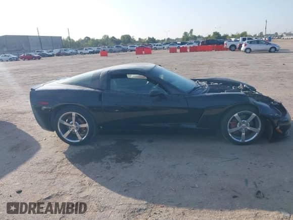 2009 Chevrolet Corvette 1LT z VIN 1G1YY25W895100585, wystawiony jako IAAI lot #43540425 z przebiegiem Nie podano mil oraz . Historia ofert i sprzedaży dostępna na DreamBid. Obrazek 12.