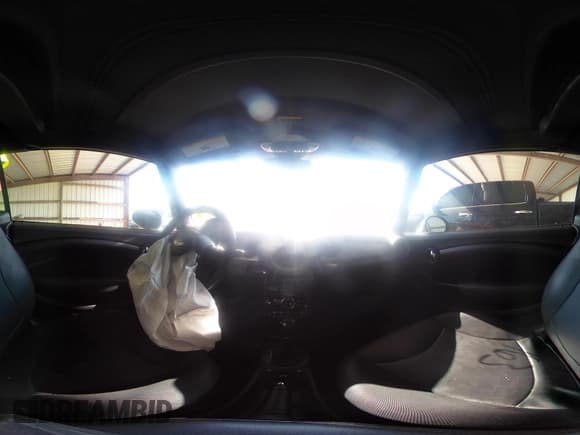 ✅ 2014 MINI Convertible • VIN: WMWZN3C59ET569675 • Lot: 42378842. Wystawiony na IAAI z przebiegiem 70 352 mil. Bezpłatny archiwum sprzedaży aukcyjnych z USA i szczegółowy raport historii pojazdu na DreamBid. Zdjęcie 17.