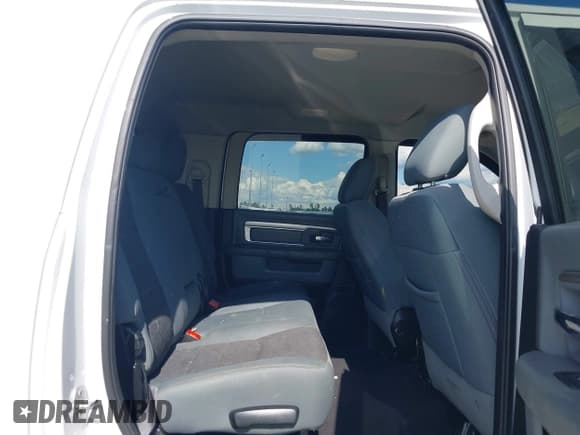 ✅ 2018 Ram 2500 Big Horn • VIN: 3C6UR5ML3JG359629 • Lot: 42236067. Wystawiony na IAAI z przebiegiem 137 450 mil. Bezpłatny archiwum sprzedaży aukcyjnych z USA i szczegółowy raport historii pojazdu na DreamBid. Zdjęcie 8.