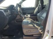 ✅ 2015 Chevrolet Suburban LT • VIN: 1GNSKJKC9FR530141 • Lot: 72816244. Wystawiony na Copart z przebiegiem 174 520 mil. Bezpłatny archiwum sprzedaży aukcyjnych z USA i szczegółowy raport historii pojazdu na DreamBid. Zdjęcie 7.