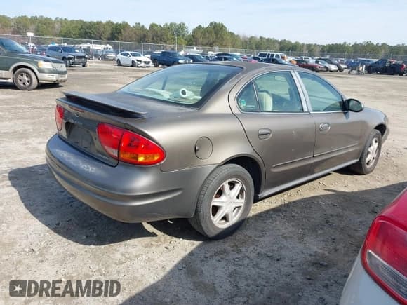 ✅ 2002 Oldsmobile Alero GL1 • VIN: 1G3NL52E82C172314 • Lot: 41465789. Wystawiony na IAAI z przebiegiem 118 427 mil. Bezpłatny archiwum sprzedaży aukcyjnych z USA i szczegółowy raport historii pojazdu na DreamBid. Zdjęcie 4.