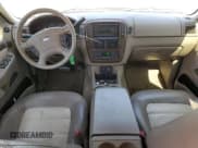 ✅ 2005 Ford Explorer Eddie Bauer • VIN: 1FMDU74E15UB20339 • Lot: 62145185. Wystawiony na Copart z przebiegiem 118 081 mil. Bezpłatny archiwum sprzedaży aukcyjnych z USA i szczegółowy raport historii pojazdu na DreamBid. Zdjęcie 8.