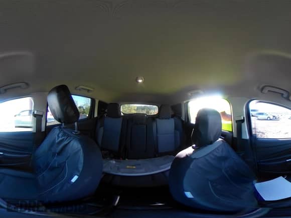 2018 Ford Escape SE z VIN 1FMCU9GD7JUC68368, wystawiony jako IAAI lot #43336557 z przebiegiem 104 766 mil mil oraz . Historia ofert i sprzedaży dostępna na DreamBid. Obrazek 18.