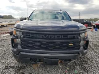 ✅ 2022 Chevrolet Silverado 1500 Custom • VIN: 3GCPDBEK9NG541379 • Lot: 84034735. Wystawiony na Copart z przebiegiem 92 975 mil. Bezpłatny archiwum sprzedaży aukcyjnych z USA i szczegółowy raport historii pojazdu na DreamBid. Zdjęcie 5.
