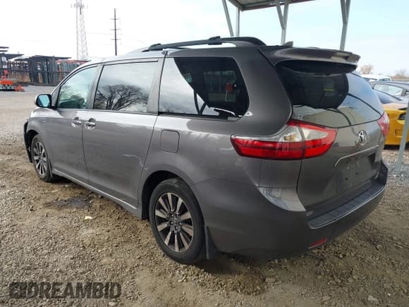 ✅ 2018 Toyota Sienna XLE • VIN: 5TDDZ3DC8JS207490 • Lot: 40890775. Listed on IAAI with 97,260 mi. Free auction sales archive from the USA and detailed vehicle history report at DreamBid. Image 3.