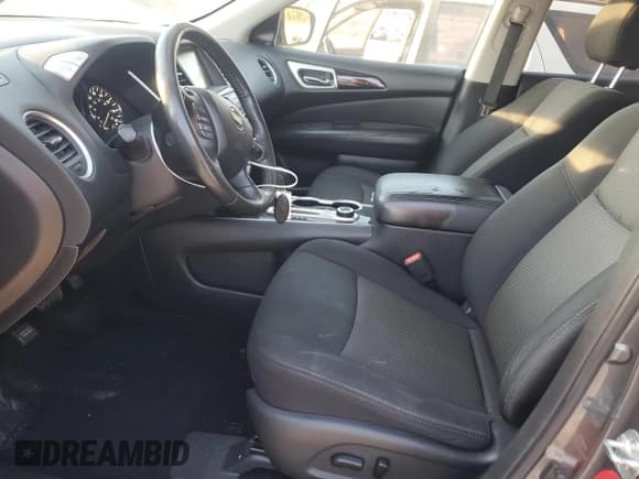 ✅ 2019 Nissan Pathfinder S • VIN: 5N1DR2MM2KC599979 • Lot: 91294545. Wystawiony na Copart z przebiegiem 230 735 mil. Bezpłatny archiwum sprzedaży aukcyjnych z USA i szczegółowy raport historii pojazdu na DreamBid. Zdjęcie 7.