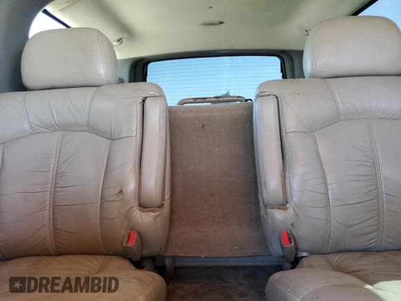 ✅ 2002 Chevrolet Suburban LT • VIN: 3GNFK16T82G306378 • Лот: 55460435. Опубликован ранее на Copart с пробегом 240 529 миль. Бесплатный доступ к архиву аукционных продаж из США и подробный отчёт об истории автомобиля на DreamBid. Изображение 10.