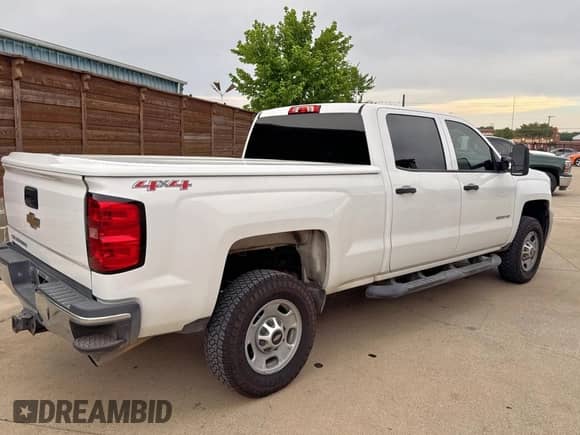 2015 Chevrolet Silverado 2500HD Work Truck с VIN 1GC1KUEG0FF185345, выставлен на аукционе Copart как лот 58501835 с пробегом 194 581 миль миль и Чистый • Clean title. История ставок и продаж доступна на DreamBid. Изображение 4.