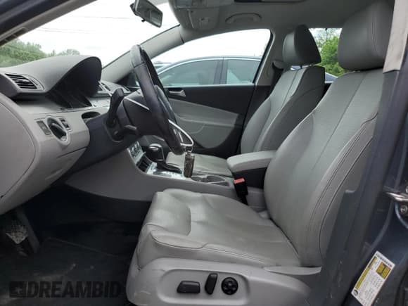 ✅ 2010 Volkswagen Passat • VIN: WVWXK9AN8AE079770 • Lot: 59043375. Wystawiony na Copart z przebiegiem 141 366 mil. Bezpłatny archiwum sprzedaży aukcyjnych z USA i szczegółowy raport historii pojazdu na DreamBid. Zdjęcie 7.