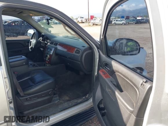 ✅ 2013 Chevrolet Tahoe LT • VIN: 1GNSKBE09DR352624 • Лот: 42843590. Опубликован ранее на IAAI с пробегом 141 528 миль. Бесплатный доступ к архиву аукционных продаж из США и подробный отчёт об истории автомобиля на DreamBid. Изображение 5.