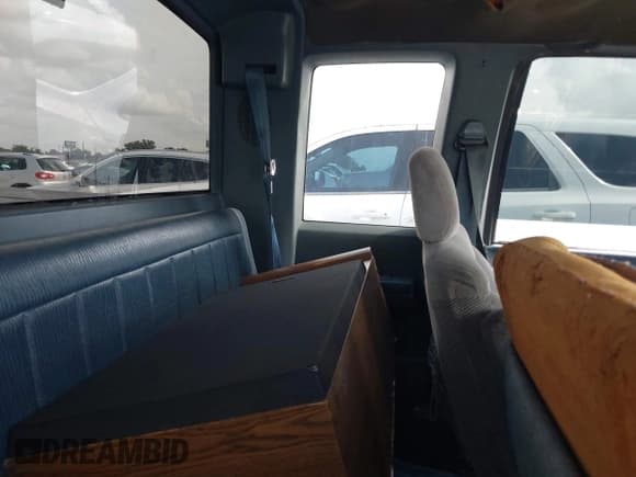 ✅ 1993 Chevrolet Silverado 1500 • VIN: 2GCEC19K5P1210180 • Lot: 42658583. Wystawiony na IAAI z przebiegiem 238 044 mil. Bezpłatny archiwum sprzedaży aukcyjnych z USA i szczegółowy raport historii pojazdu na DreamBid. Zdjęcie 8.