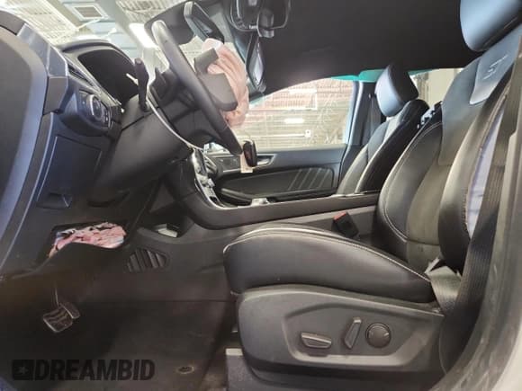 ✅ 2022 Ford Edge ST • VIN: 2FMPK4AP0NBA74497 • Lot: 66157755. Wystawiony na Copart z przebiegiem 28 358 mil. Bezpłatny archiwum sprzedaży aukcyjnych z USA i szczegółowy raport historii pojazdu na DreamBid. Zdjęcie 7.