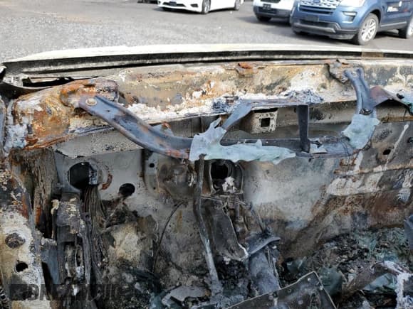 ✅ 2003 GMC Sierra 2500HD SLT • VIN: 1GTHK23173F120148 • Лот: 61797795. Опубликован ранее на Copart с пробегом Не указан. Бесплатный доступ к архиву аукционных продаж из США и подробный отчёт об истории автомобиля на DreamBid. Изображение 9.