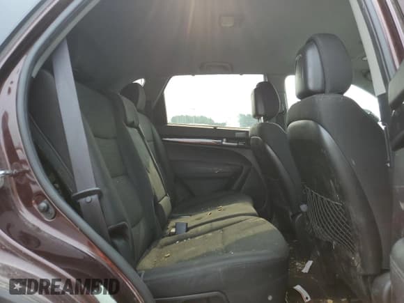 ✅ 2015 Kia Sorento LX • VIN: 5XYKT4A78FG581706 • Lot: 67238725. Wystawiony na Copart z przebiegiem 149 315 mil. Bezpłatny archiwum sprzedaży aukcyjnych z USA i szczegółowy raport historii pojazdu na DreamBid. Zdjęcie 11.