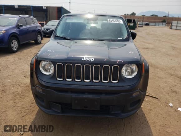 ✅ 2015 Jeep Renegade Sport • VIN: ZACCJBAT6FPB96821 • Lot: 68183685. Wystawiony na Copart z przebiegiem 61 705 mil. Bezpłatny archiwum sprzedaży aukcyjnych z USA i szczegółowy raport historii pojazdu na DreamBid. Zdjęcie 5.