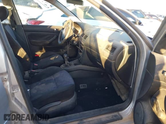 ✅ 2000 Volkswagen Jetta GL • VIN: 3VWRF29M9YM024990 • Lot: 41891273. Listed on IAAI with 204,016 mi. Free auction sales archive from the USA and detailed vehicle history report at DreamBid. Image 5.