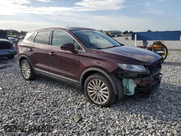 ✅ 2019 Lincoln MKC Standard • VIN: 5LMCJ1C98KUL51964 • Lot: 67591985. Listed on Copart with 39,323 mi. Free auction sales archive from the USA and detailed vehicle history report at DreamBid. Image 4.