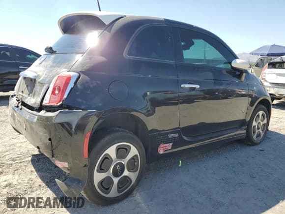 ✅ 2013 FIAT 500e • VIN: 3C3CFFGE3DT681607 • Lot: 68630165. Wystawiony na Copart z przebiegiem 76 319 mil. Bezpłatny archiwum sprzedaży aukcyjnych z USA i szczegółowy raport historii pojazdu na DreamBid. Zdjęcie 3.