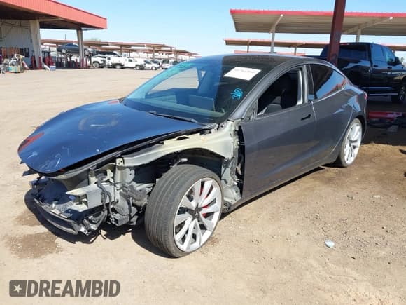 ✅ 2018 Tesla Model 3 Long Range Battery • VIN: 5YJ3E1EB6JF105837 • Lot: 41763460. Wystawiony na IAAI z przebiegiem 100 387 mil. Bezpłatny archiwum sprzedaży aukcyjnych z USA i szczegółowy raport historii pojazdu na DreamBid. Zdjęcie 2.