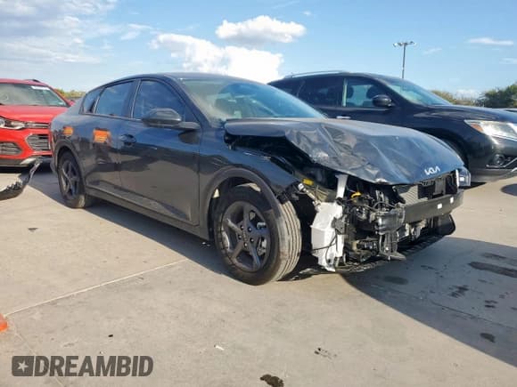 ✅ 2025 Kia K4 LXS • VIN: 3KPFT4DE4SE193178 • Lot: 85475995. Wystawiony na Copart z przebiegiem 1 444 mil. Bezpłatny archiwum sprzedaży aukcyjnych z USA i szczegółowy raport historii pojazdu na DreamBid. Zdjęcie 4.