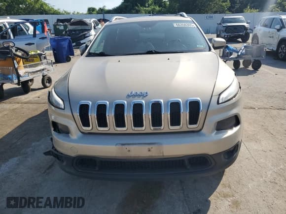 ✅ 2014 Jeep Cherokee Latitude • VIN: 1C4PJMCS7EW268581 • Lot: 66350305. Wystawiony na Copart z przebiegiem 154 830 mil. Bezpłatny archiwum sprzedaży aukcyjnych z USA i szczegółowy raport historii pojazdu na DreamBid. Zdjęcie 5.