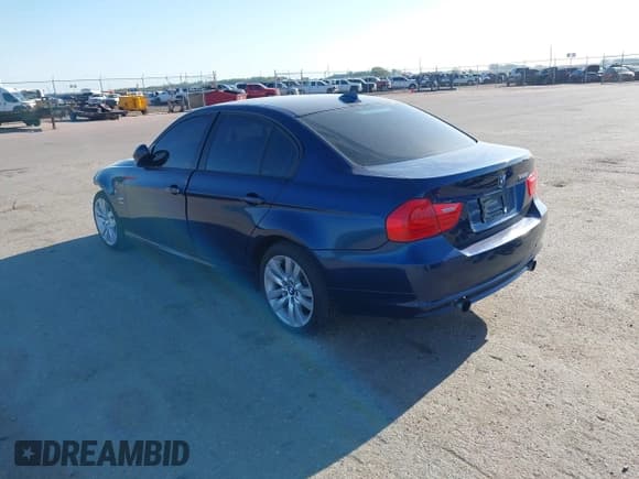 ✅ 2011 BMW 3 Series 335i xDrive • VIN: WBAPL5G56BNN22042 • Lot: 42232806. Listed on IAAI with 118,567 mi. Free auction sales archive from the USA and detailed vehicle history report at DreamBid. Image 3.