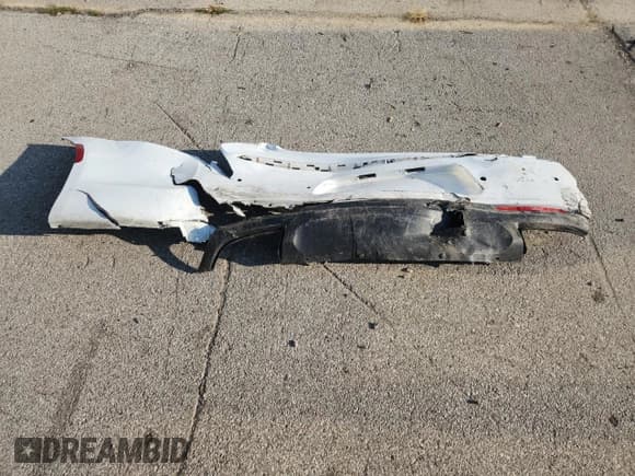 ✅ 2022 Chrysler 300 S • VIN: 2C3CCABGXNH135143 • Lot: 80745945. Wystawiony na Copart z przebiegiem Nie podano. Bezpłatny archiwum sprzedaży aukcyjnych z USA i szczegółowy raport historii pojazdu na DreamBid. Zdjęcie 12.