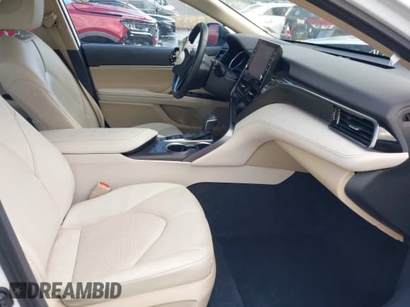 ✅ 2023 Toyota Camry Hybrid XLE • VIN: 4T1F31AK2PU053515 • Lot: 43695853. Wystawiony na IAAI z przebiegiem 16 894 mil. Bezpłatny archiwum sprzedaży aukcyjnych z USA i szczegółowy raport historii pojazdu na DreamBid. Zdjęcie 5.