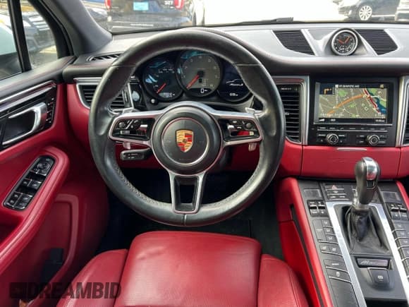 ✅ 2016 Porsche Macan S • VIN: WP1AB2A53GLB42337 • Lot: 90501695. Wystawiony na Copart z przebiegiem 159 542 mil. Bezpłatny archiwum sprzedaży aukcyjnych z USA i szczegółowy raport historii pojazdu na DreamBid. Zdjęcie 13.
