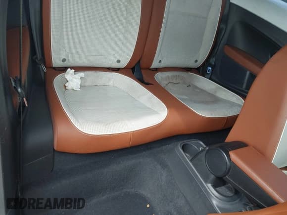 ✅ 2015 Volkswagen Beetle Fleet Edition • VIN: 3VWF17AT2FM656714 • Lot: 42698040. Listed on IAAI with 72,348 mi. Free auction sales archive from the USA and detailed vehicle history report at DreamBid. Image 8.