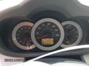 ✅ 2008 Toyota RAV4 • VIN: JTMZK33V086011535 • Лот: 65593345. Опубликован ранее на Copart с пробегом 153 559 миль. Бесплатный доступ к архиву аукционных продаж из США и подробный отчёт об истории автомобиля на DreamBid. Изображение 9.