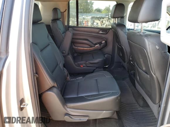 ✅ 2016 Chevrolet Suburban LTZ • VIN: 1GNSKJKC4GR343892 • Lot: 70691725. Wystawiony na Copart z przebiegiem 66 001 mil. Bezpłatny archiwum sprzedaży aukcyjnych z USA i szczegółowy raport historii pojazdu na DreamBid. Zdjęcie 11.