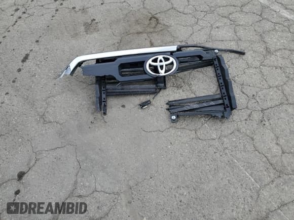 ✅ 2024 Toyota Tundra SR5 • VIN: 5TFLA5DB5RX181538 • Лот: 86573394. Опубликован ранее на Copart с пробегом 10 695 миль. Бесплатный доступ к архиву аукционных продаж из США и подробный отчёт об истории автомобиля на DreamBid. Изображение 14.