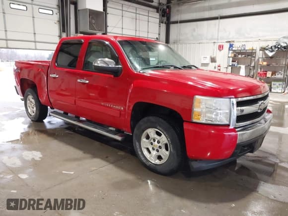 ✅ 2008 Chevrolet Silverado 1500 1LT • VIN: 2GCEK13J181318641 • Lot: 43758814. Wystawiony na IAAI z przebiegiem 135 625 mil. Bezpłatny archiwum sprzedaży aukcyjnych z USA i szczegółowy raport historii pojazdu na DreamBid. Zdjęcie 1.