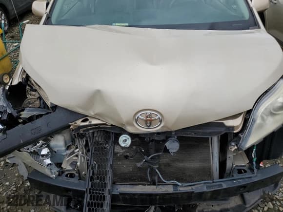 ✅ 2014 Toyota Sienna LE AAS • VIN: 5TDKK3DC8ES508746 • Lot: 59846405. Listed on Copart with 170,007 mi. Free auction sales archive from the USA and detailed vehicle history report at DreamBid. Image 12.