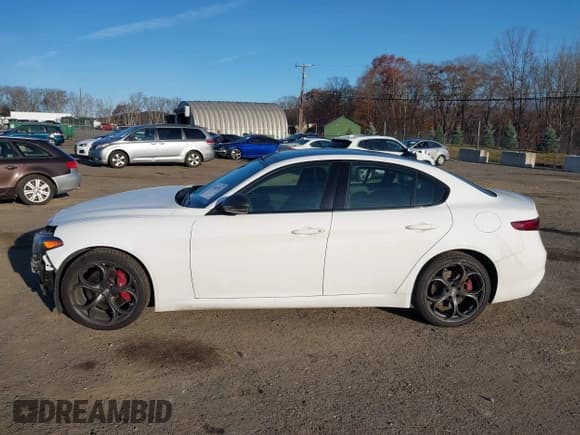 ✅ 2018 Alfa Romeo Giulia Ti Sport • VIN: ZARFAEENXJ7597360 • Lot: 43680713. Listed on IAAI with 104,051 mi. Free auction sales archive from the USA and detailed vehicle history report at DreamBid. Image 14.