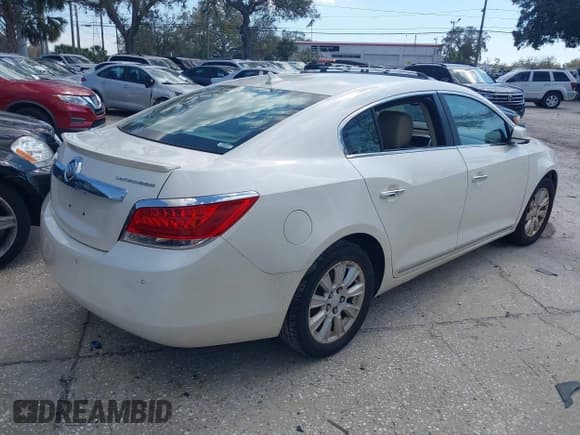 ✅ 2013 Buick LaCrosse Leather • VIN: 1G4GC5ERXDF257286 • Lot: 41682197. Listed on IAAI with 196,015 mi. Free auction sales archive from the USA and detailed vehicle history report at DreamBid. Image 4.