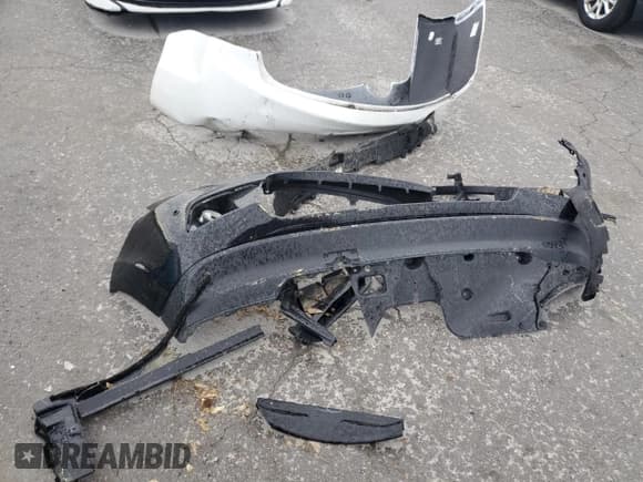 ✅ 2024 Chevrolet Silverado 2500HD • VIN: 2GC1YPEY7R1105110 • Lot: 51956885. Wystawiony na Copart z przebiegiem 20 133 mil. Bezpłatny archiwum sprzedaży aukcyjnych z USA i szczegółowy raport historii pojazdu na DreamBid. Zdjęcie 12.