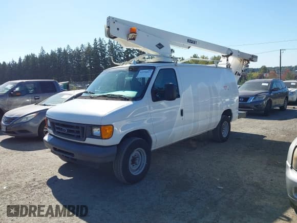 ✅ 2007 Ford Econoline Cargo Commercial • VIN: 1FTSE34L97DA67408 • Lot: 43290015. Listed on IAAI with 137,696 mi. Free auction sales archive from the USA and detailed vehicle history report at DreamBid. Image 2.