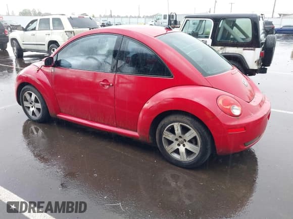 ✅ 2006 Volkswagen Beetle • VIN: 3VWRW31C76M421569 • Lot: 42544513. Wystawiony na IAAI z przebiegiem 142 867 mil. Bezpłatny archiwum sprzedaży aukcyjnych z USA i szczegółowy raport historii pojazdu na DreamBid. Zdjęcie 3.