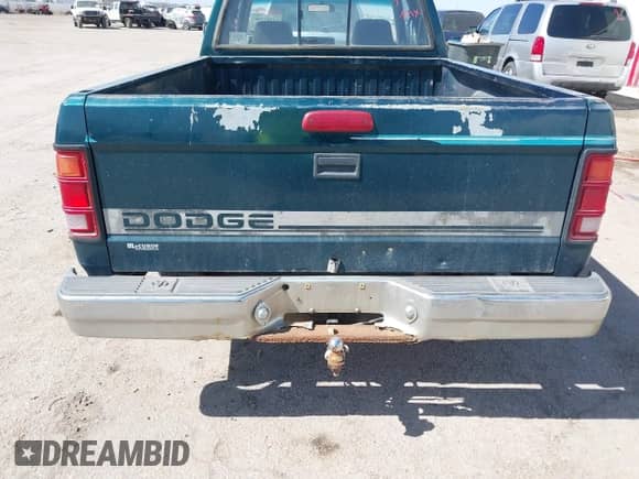 1995 Dodge Dakota z VIN 1B7GL23X3SS144109, wystawiony jako IAAI lot #41767996 z przebiegiem 204 670 mil mil oraz . Historia ofert i sprzedaży dostępna na DreamBid. Obrazek 6.