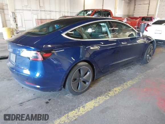 ✅ 2020 Tesla Model 3 Standard Range Plus • VIN: 5YJ3E1EA9LF706721 • Lot: 43574673. Wystawiony na IAAI z przebiegiem 58 095 mil. Bezpłatny archiwum sprzedaży aukcyjnych z USA i szczegółowy raport historii pojazdu na DreamBid. Zdjęcie 4.