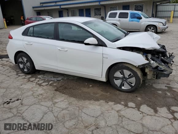 ✅ 2017 Hyundai Ioniq Blue • VIN: KMHC65LC7HU031146 • Lot: 73565704. Wystawiony na Copart z przebiegiem 270 386 mil. Bezpłatny archiwum sprzedaży aukcyjnych z USA i szczegółowy raport historii pojazdu na DreamBid. Zdjęcie 4.