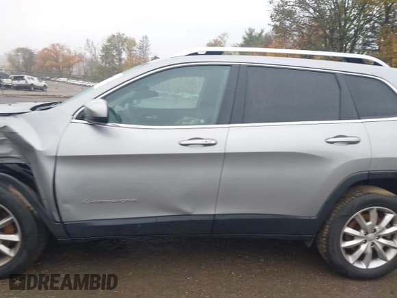 ✅ 2018 Jeep Cherokee Limited • VIN: 1C4PJMDX3JD598069 • Lot: 43547690. Wystawiony na IAAI z przebiegiem 115 051 mil. Bezpłatny archiwum sprzedaży aukcyjnych z USA i szczegółowy raport historii pojazdu na DreamBid. Zdjęcie 14.