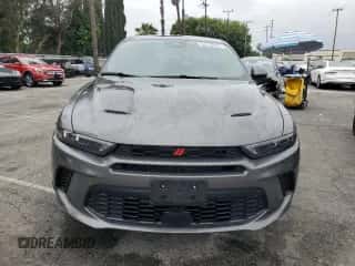 2024 Dodge Hornet R/T z VIN ZACPDFCW4R3A26279, wystawiony jako Copart lot #55954045 z przebiegiem 25 965 mil mil oraz Szkoda całkowita • Salvage title. Historia ofert i sprzedaży dostępna na DreamBid. Obrazek 5.