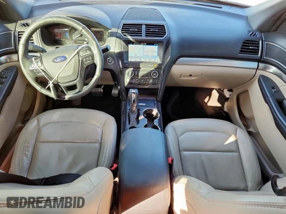 ✅ 2018 Ford Explorer XLT • VIN: 1FM5K7D82JGA66918 • Lot: 93056415. Wystawiony na Copart z przebiegiem 53 520 mil. Bezpłatny archiwum sprzedaży aukcyjnych z USA i szczegółowy raport historii pojazdu na DreamBid. Zdjęcie 8.