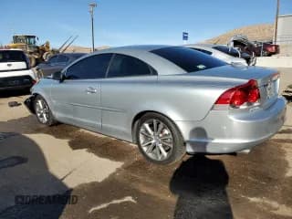 ✅ 2010 Volvo C70 • VIN: YV1672MC6AJ090105 • Лот: 72641884. Опубликован ранее на Copart с пробегом 77 601 миль. Бесплатный доступ к архиву аукционных продаж из США и подробный отчёт об истории автомобиля на DreamBid. Изображение 2.