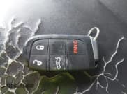 ✅ 2018 Dodge Challenger SXT Plus • VIN: 2C3CDZAG2JH219576 • Lot: 43261415. Wystawiony na IAAI z przebiegiem 135 266 mil. Bezpłatny archiwum sprzedaży aukcyjnych z USA i szczegółowy raport historii pojazdu na DreamBid. Zdjęcie 11.