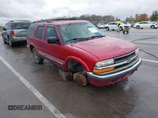 ✅ 2000 Chevrolet Blazer LT • VIN: 1GNDT13W9Y2133636 • Lot: 42066871. Wystawiony na IAAI z przebiegiem Nie podano. Bezpłatny archiwum sprzedaży aukcyjnych z USA i szczegółowy raport historii pojazdu na DreamBid. Zdjęcie 1.
